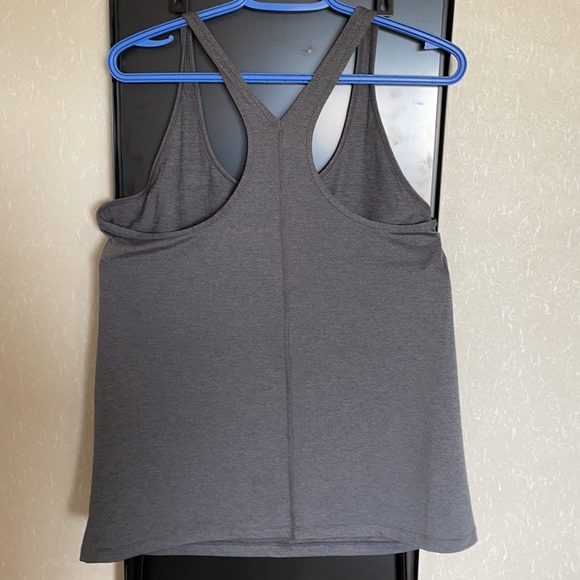Under Armour Tank - Picture 4 of 5